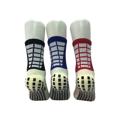 Des chaussettes à demi-terry absorbant l'humidité, parfaites pour les hommes qui pratiquent des sports de plein air et qui les portent régulièrement.