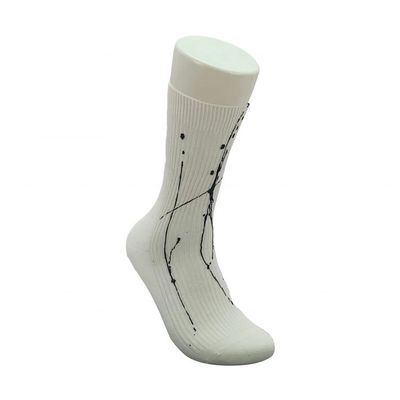 Des chaussettes de coton blanches pour hommes de style régulier avec imprimés anti-dérapants et d'encre personnalisés