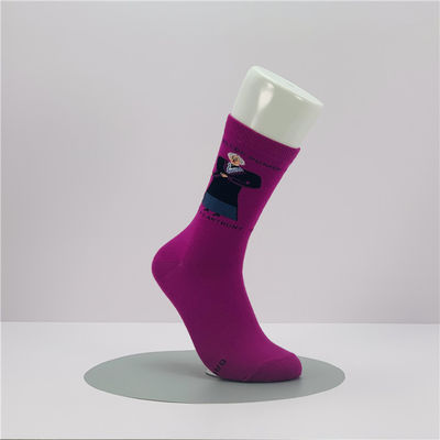 Des chaussettes de sport pour équipage de mode pour femmes en coton sur mesure des chaussettes de style régulier des chaussettes de jour pour les ventes B2B