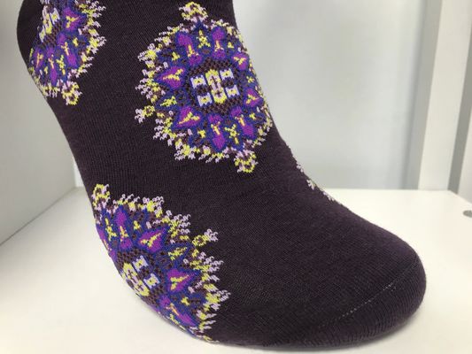 Des chaussettes de design de logo personnalisé pour hommes et femmes 7 jours de support Temps de livraison de l'ordre d'échantillon