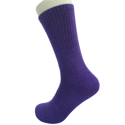 Des chaussettes de sport de style demi-terry sous le pied avec logo brodé tricoté sur mesure