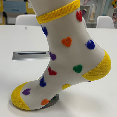 Des chaussettes en forme de cœur sexy, des chaussettes transparentes pour l'été