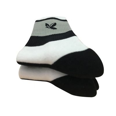 Des chaussettes de yoga sportives en coton peigné pour le yoga