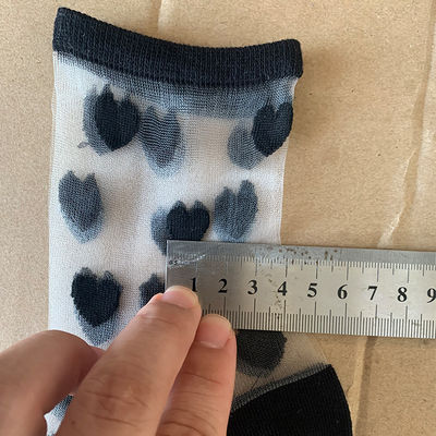 En tant qu'image personnalisée Femmes Noir Blanc Sexy dentelle nette chaussettes en maille moyenne longueur du mollet pour l'été