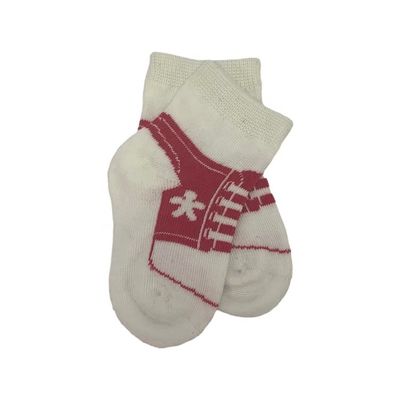 Des chaussettes de fille en coton tricoté 70% coton 28% polyester 2% spandex