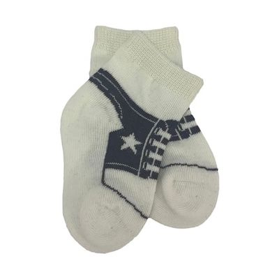 Des chaussettes de fille en coton tricoté 70% coton 28% polyester 2% spandex