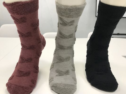Des chaussettes à manches non glissantes sur mesure des chaussettes de football en coton