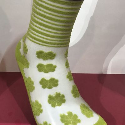 Des chaussettes de verre tricotées confortables en nylon de coton pour femmes Logo personnalisé OEM 35-40 Taille femme