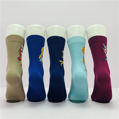 Imprimer des chaussettes en coton sur mesure pour femmes résistantes à la sueur sans détection d'aiguille