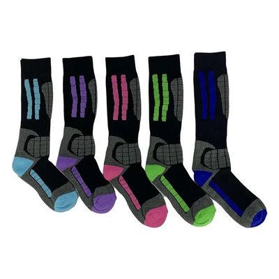 Des chaussettes unisexes tricotées dans un style régulier avec un emballage de logo personnalisé et des couleurs différentes
