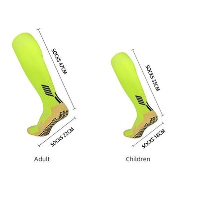 Tissu élastique en polyamide solide Anti-dérapant doux Soccer Sport Soccer Longues chaussettes à poignée