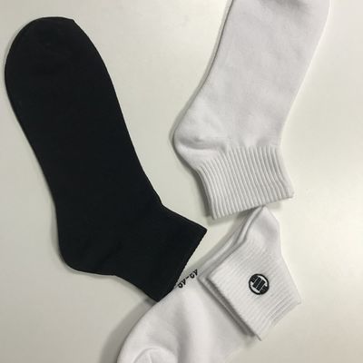 Des chaussettes plates pour hommes et femmes avec logo personnalisé