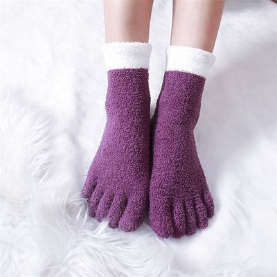 Anti-déroute Femmes Vêtement de laine de corail Cinq doigts d'hiver épais Cozy rayé Cinq orteils Chaussettes quotidiennes