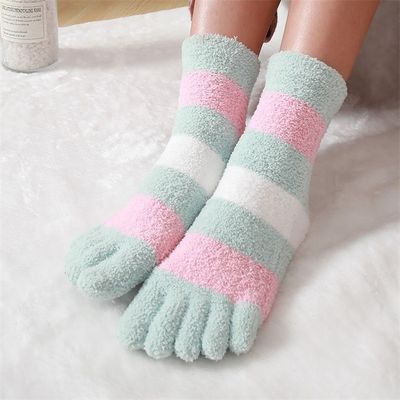 Anti-déroute Femmes Vêtement de laine de corail Cinq doigts d'hiver épais Cozy rayé Cinq orteils Chaussettes quotidiennes