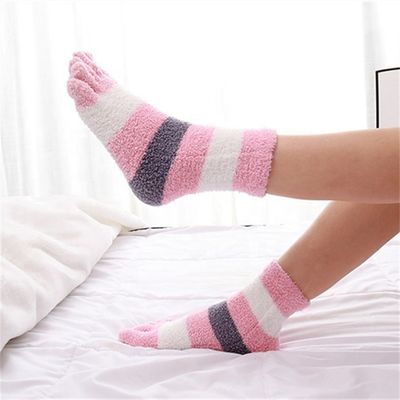 Anti-déroute Femmes Vêtement de laine de corail Cinq doigts d'hiver épais Cozy rayé Cinq orteils Chaussettes quotidiennes