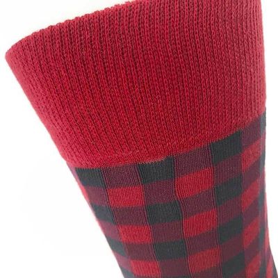 Des chaussettes respirantes pour femmes en coton rouge à carreaux et en coton sur mesure