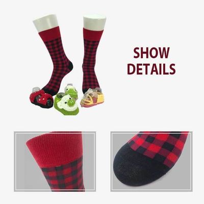 Des chaussettes respirantes pour femmes en coton rouge à carreaux et en coton sur mesure