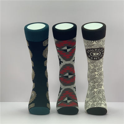 Des chaussettes personnalisées de dessins animés de l'élite drôles imprimées en pleine imprimée chaussettes à chevilles hautes quantité 50000