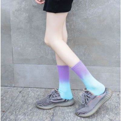 Unisexe Embroidery personnalisé Logo Sport Athletic Cotton Crew Tie Dye Socks Détection d'aiguille Oui