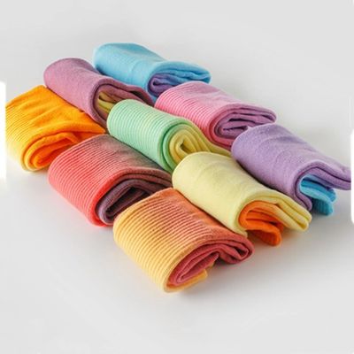 Logo personnalisé Des chaussettes de créateur de couleurs en dégradé Femmes Des chaussettes de teinture à cravate Mode coton 75% coton