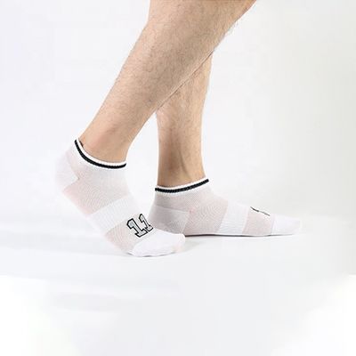 Logo personnalisé chaussettes de cheville sportive pour hommes en coton fin blanc noir pour l'été