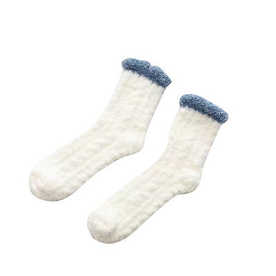 Méthode de tissage à tricoté chaussettes de laine de corail antidérapantes confortables pour le sol multicolore