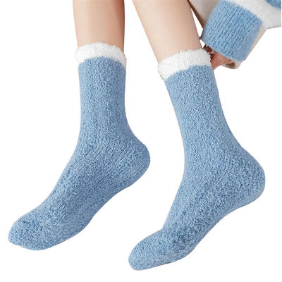 Méthode de tissage à tricoté chaussettes de laine de corail antidérapantes confortables pour le sol multicolore