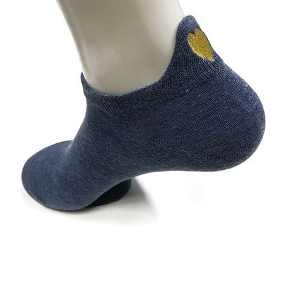 Des chaussettes confortables pour femmes de style régulier à séchage rapide et un design de manchette avec pince
