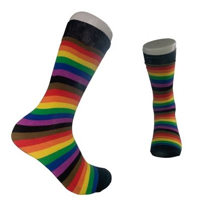 Des chaussettes à rayures en coton tricoté pour femmes et hommes