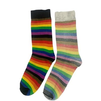 Des chaussettes à rayures en coton tricoté pour femmes et hommes