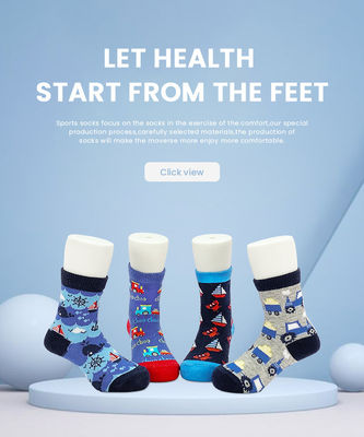 Des chaussettes à rayures en coton tricoté pour femmes et hommes