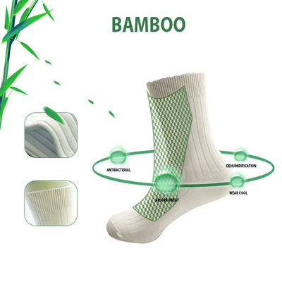 Des chaussettes blanches pour femmes à l'humidité absorbante respirante