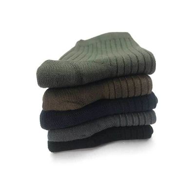 Des chaussettes de créateur en tricot sur mesure chaussettes en bambou à cheville épaisse avec cinq couleurs