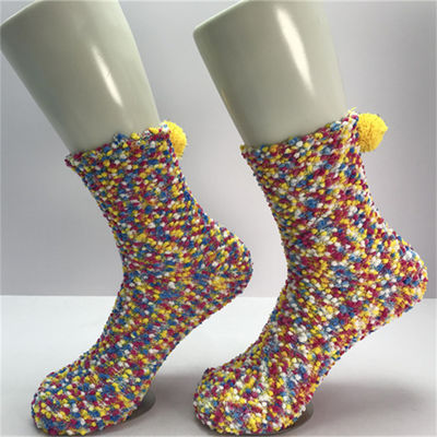 Chaussettes de beauté antidérapantes Sommeil d'hiver chaud moelleux laine de corail couleur point de balle pour les femmes