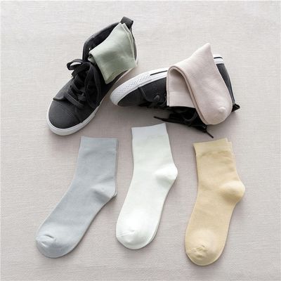 Chaussettes de sport en coton noir et en bambou pour femmes avec travail de compression et épaisseur standard
