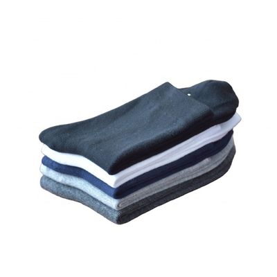 Des chaussettes en bambou tricotées respirantes pour hommes 100% coton