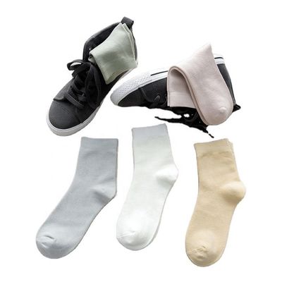 Des chaussettes quotidiennes en fibres de bambou, respirantes et suédoises pour un confort tout au long de la journée
