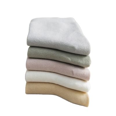 Des chaussettes quotidiennes en fibres de bambou, respirantes et suédoises pour un confort tout au long de la journée