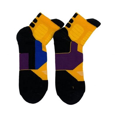 50000 chaussettes de sport en coton unisexe chaussettes de course à la poignée personnalisées pour le printemps