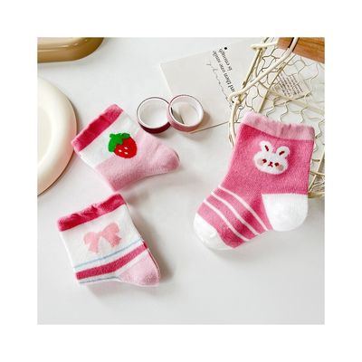 Des chaussettes en tricot rose antidérapantes respirantes printanières mignonnes pour enfants Épaisseur standard