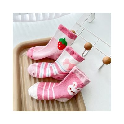 Des chaussettes en tricot rose antidérapantes respirantes printanières mignonnes pour enfants Épaisseur standard