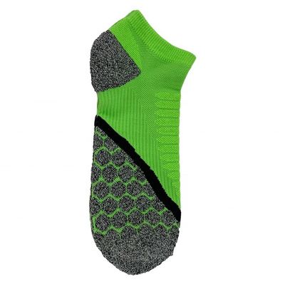 Des chaussettes vertes à chevilles hautes sur mesure pour le coton doux séché rapidement et une fonction antidérapante