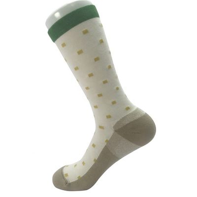 Chaussettes de sport à haute humidité de la cheville pour l'élasticité sous pression et la course durable