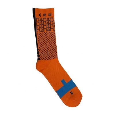 Des chaussettes de yoga de sport en plein air à cheville haute avec un design respirant et des options colorées