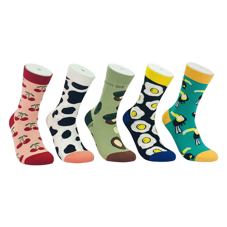Des chaussettes longues Happy Jacquard populaires pour les femmes pour les fêtes de fin d'année