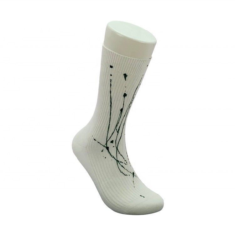 Des chaussettes de coton blanches pour hommes de style régulier avec imprimés anti-dérapants et d'encre personnalisés