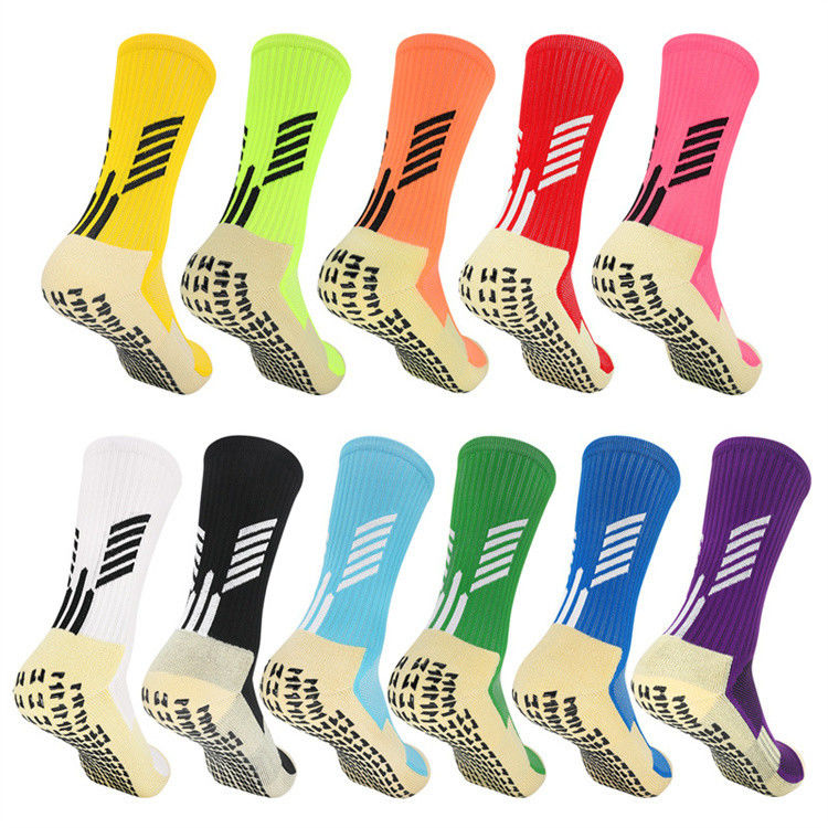 Des chaussettes de sport adaptées pour le football antidérapantes et résistantes aux chocs