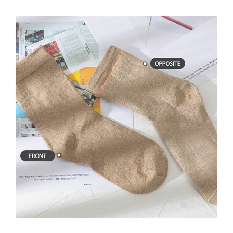 Des chaussettes courtes en lin désodorisé d'été avec 7 jours d'échantillon