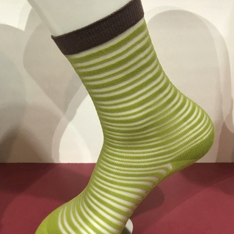 Des chaussettes de verre tricotées confortables en nylon de coton pour femmes Logo personnalisé OEM 35-40 Taille femme