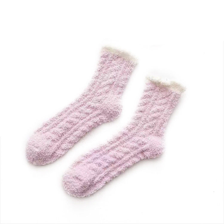 Méthode de tissage à tricoté chaussettes de laine de corail antidérapantes confortables pour le sol multicolore